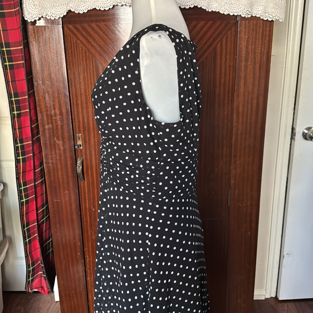 Vintage Polka Dot Sleeveless v neck Dress - Picture 4 of 6